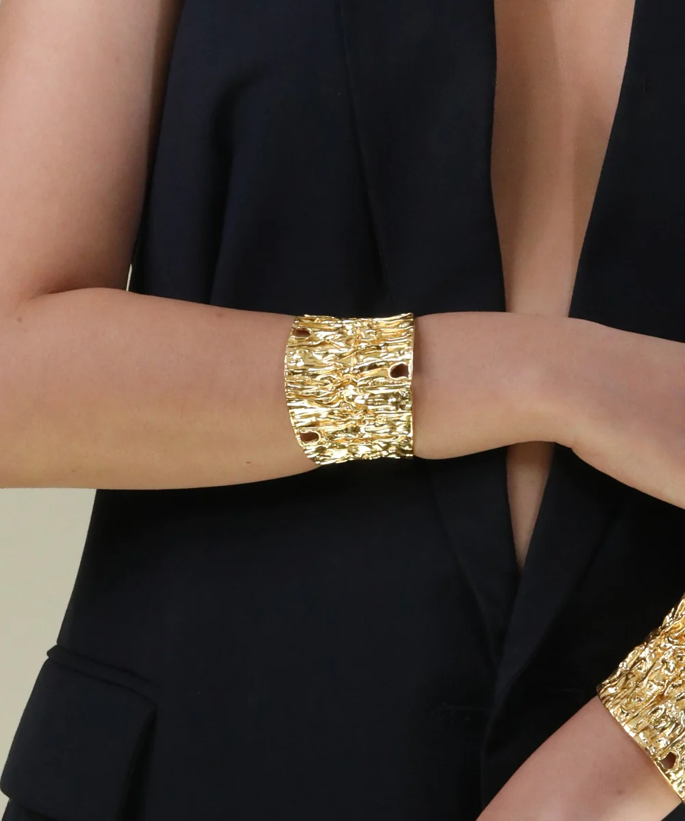 JHANVI KAPOOR IN KALLISTA CUFF