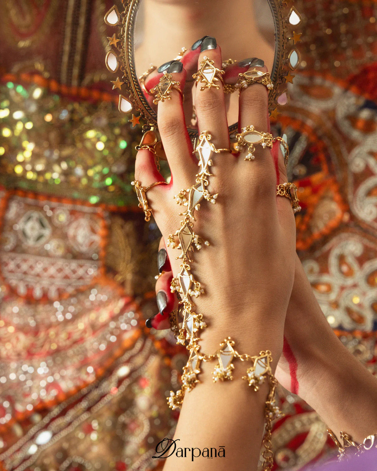 Darpan Meen Hathphool (single piece)