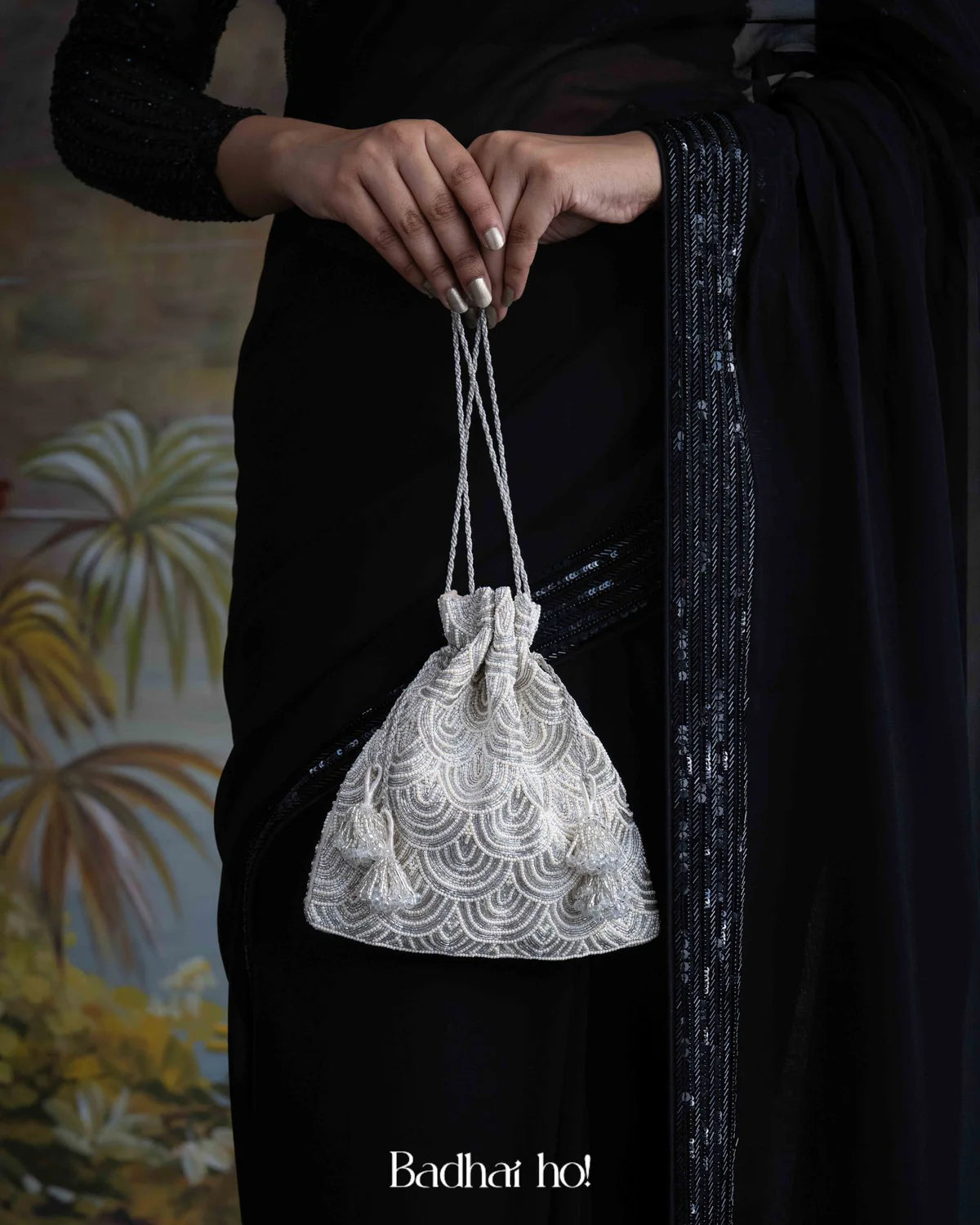 Grand Palais Pearl Potli