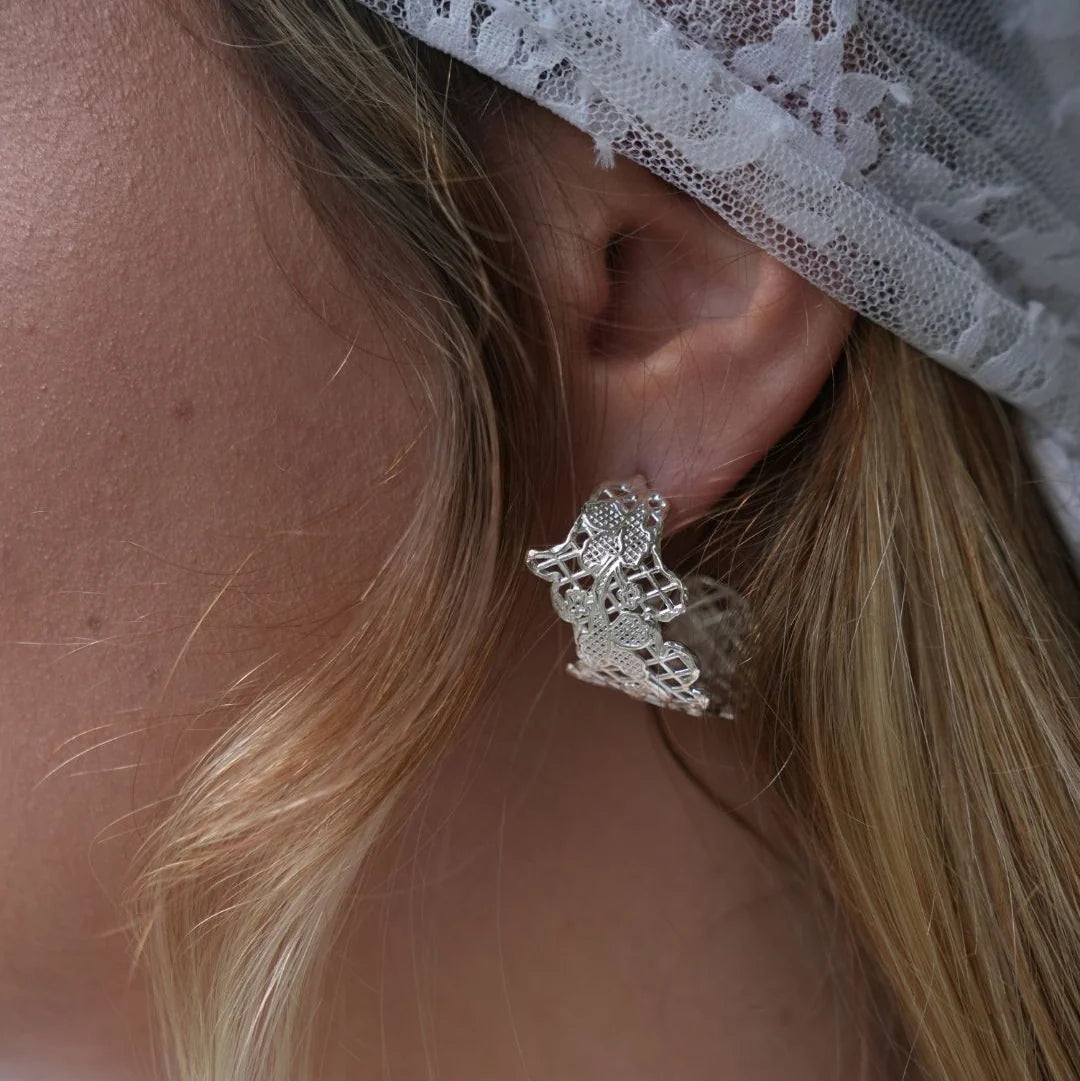 Lacelle Hoops