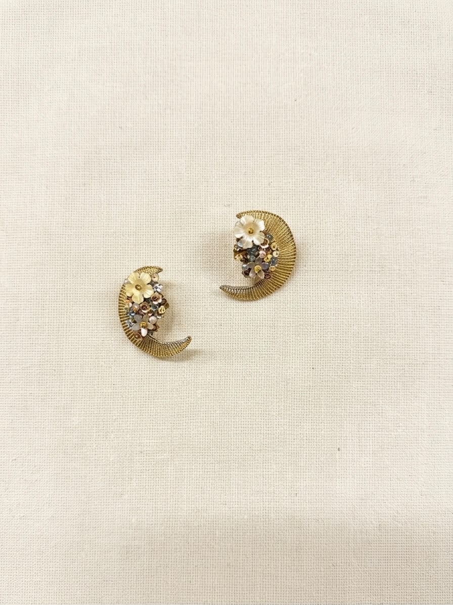 QUARTZ CRESENT EARRING