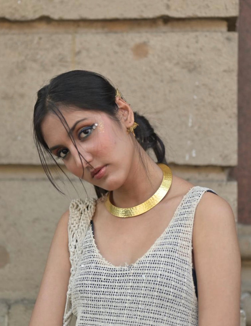 HAMMERED ROUND CHOKER