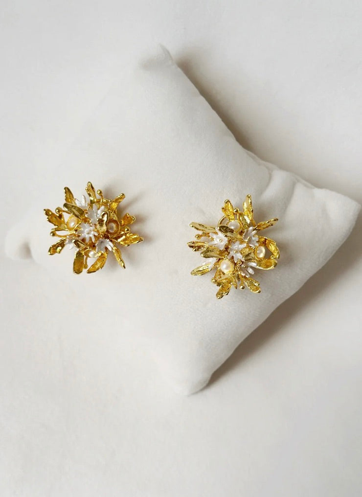 WILD FLOWER BOUQUET STUDS - SNOWY WHITE