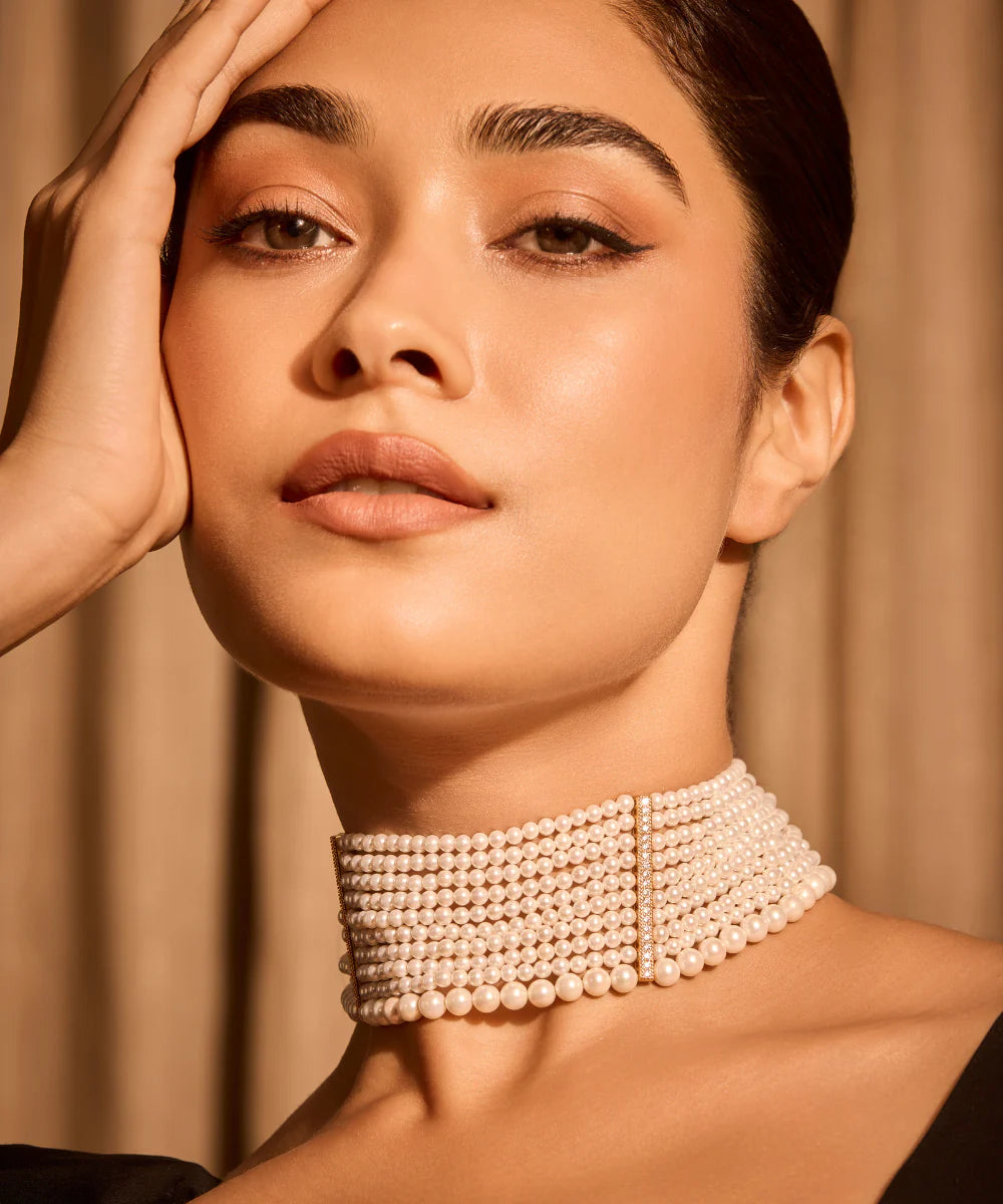 Statement Pearl Choker