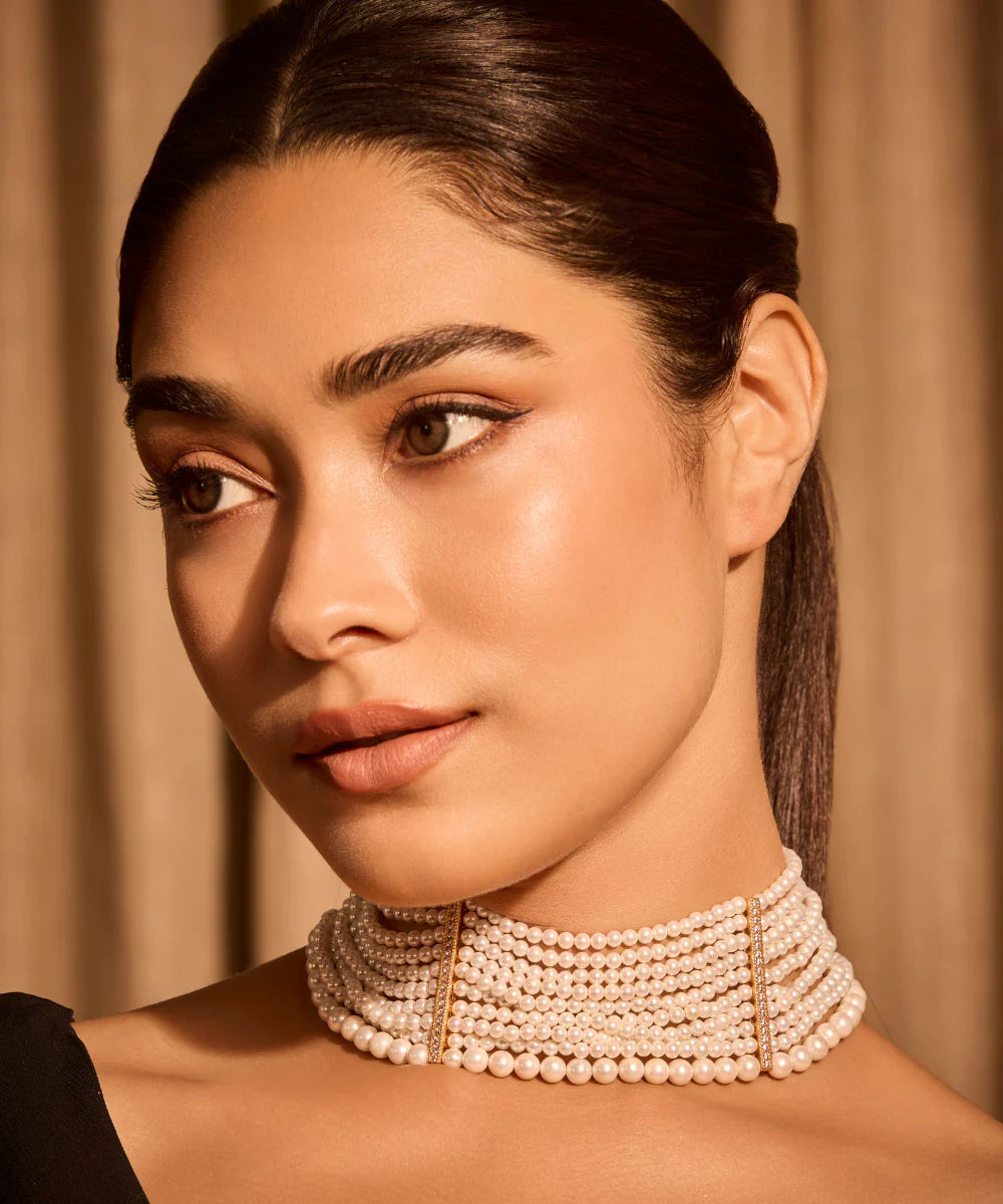 Statement Pearl Choker