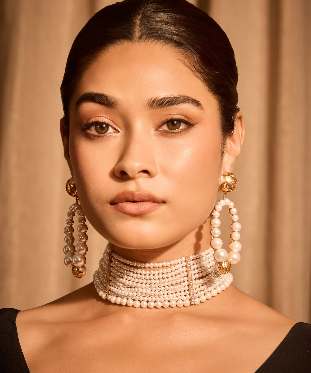 Statement Pearl Choker
