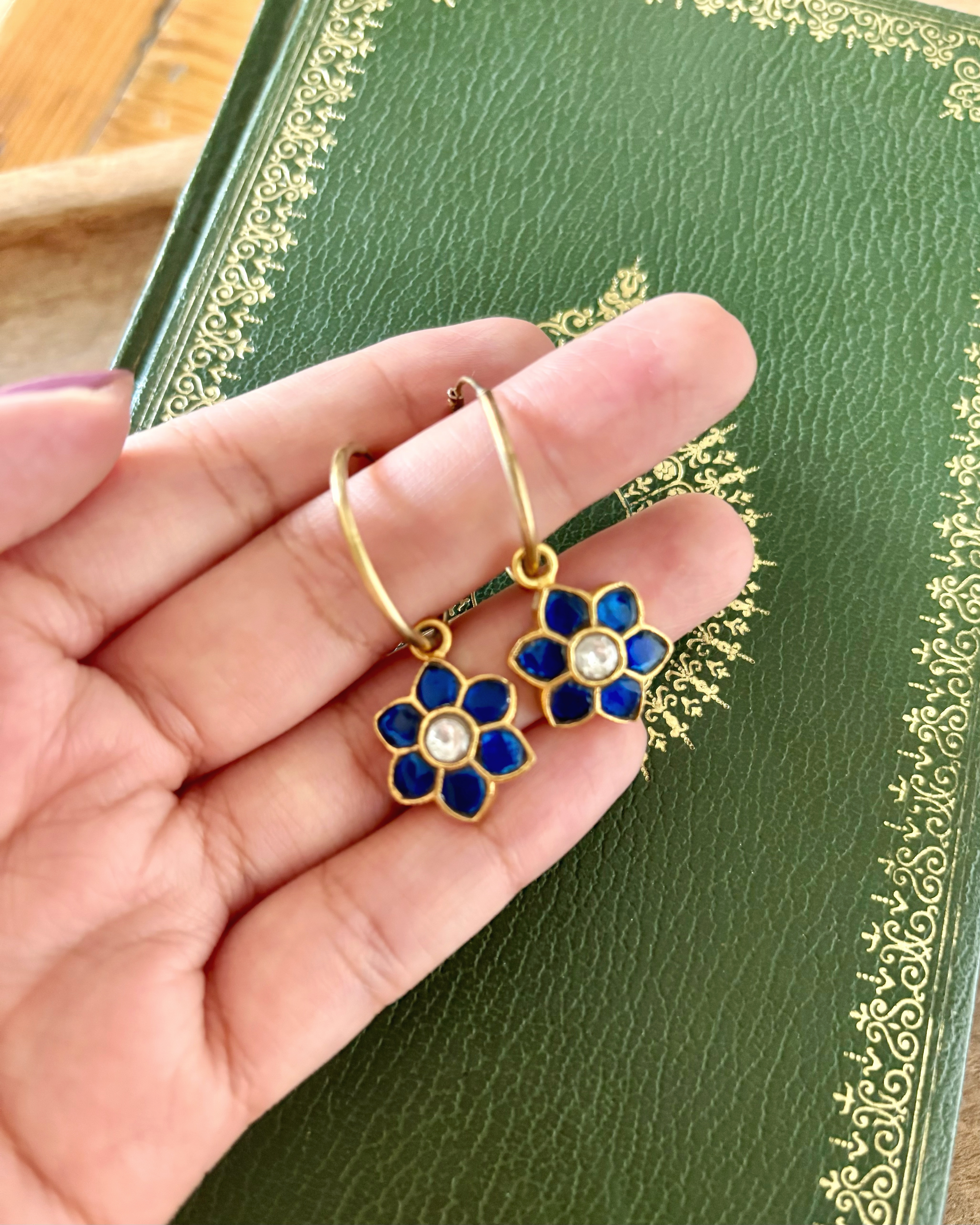 BLUE LAPIZ FLORAL HOOPS
