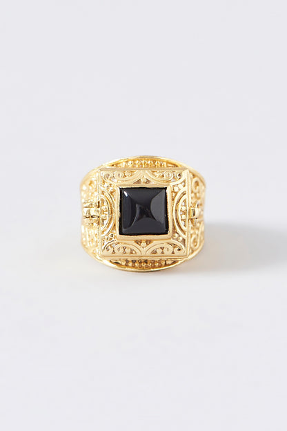 Black stone poison ring