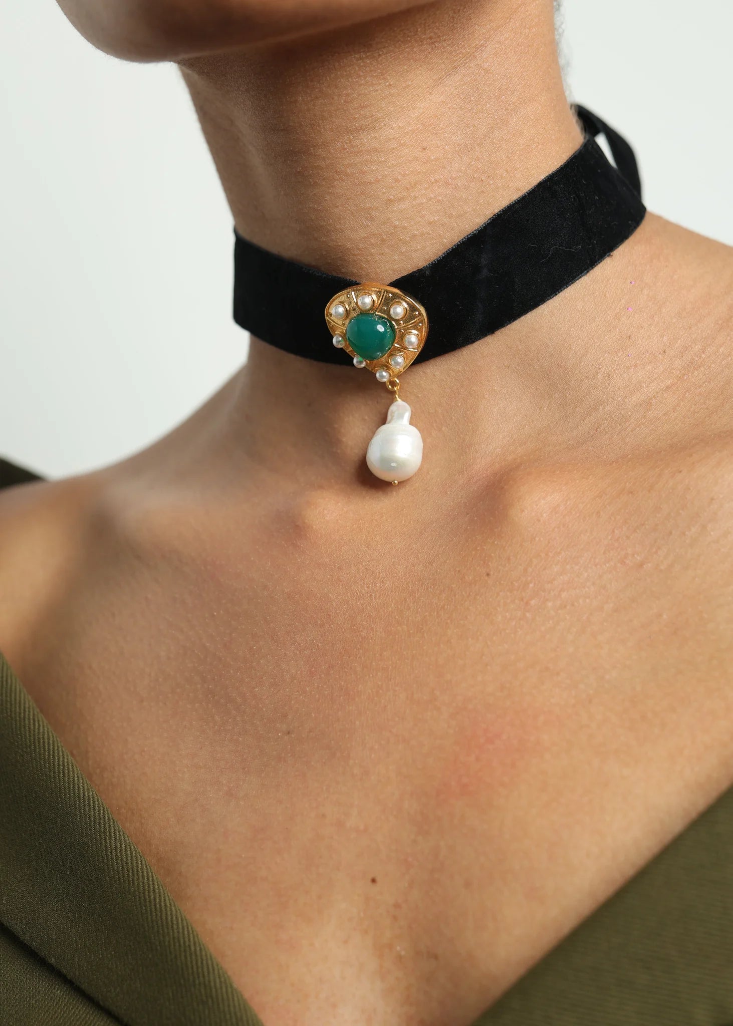 CLAUDIA PENDANT NECKLACE