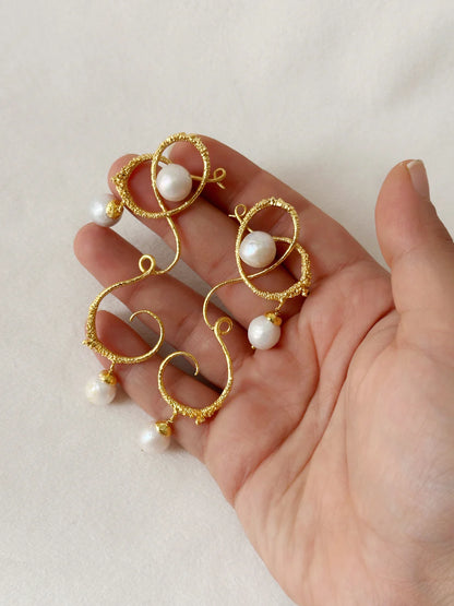 Curly worly pearly danglers Gold