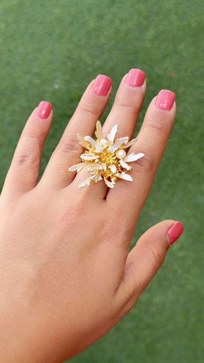 Flowerburst Ring - Snowy White