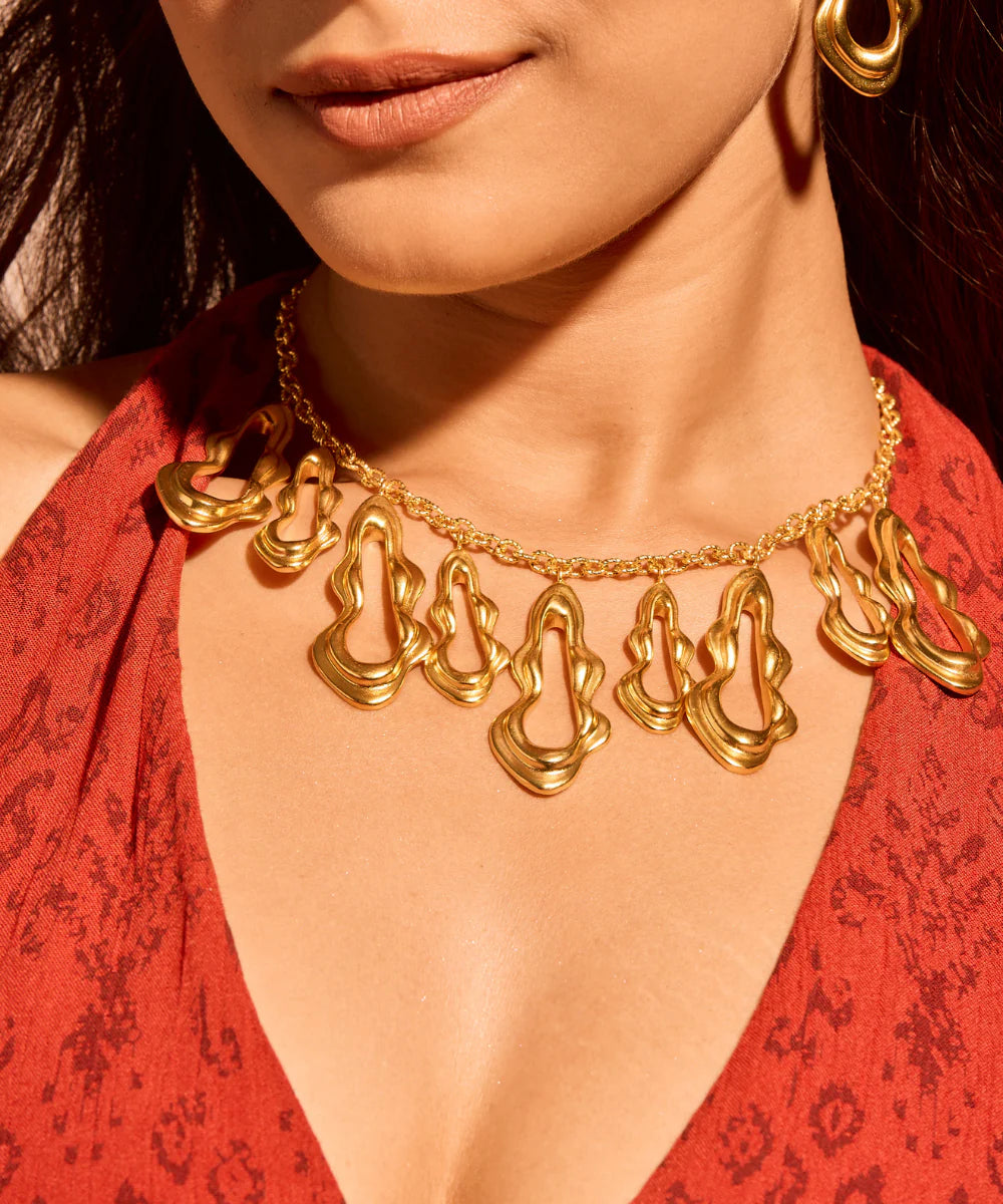 Fluid Curve Necklace