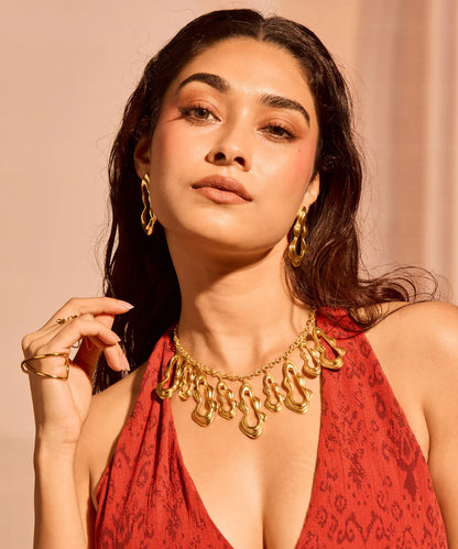 Fluid Curve Necklace
