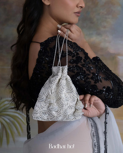 Grand Palais Pearl Potli