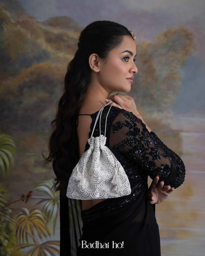 Grand Palais Pearl Potli