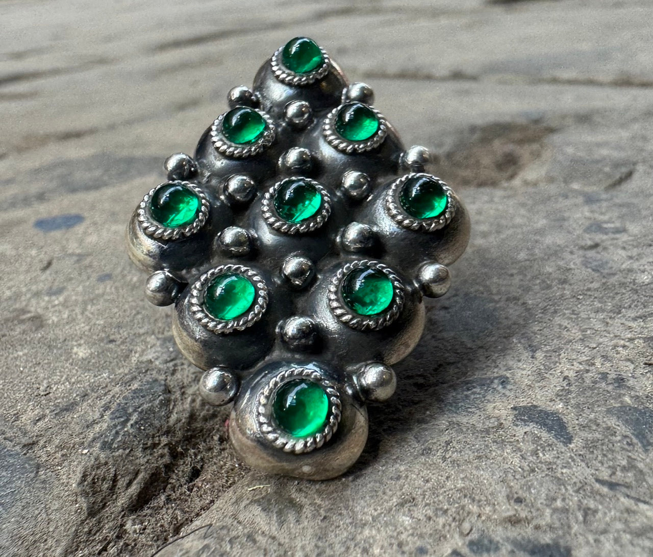 SILVER GREEN RING