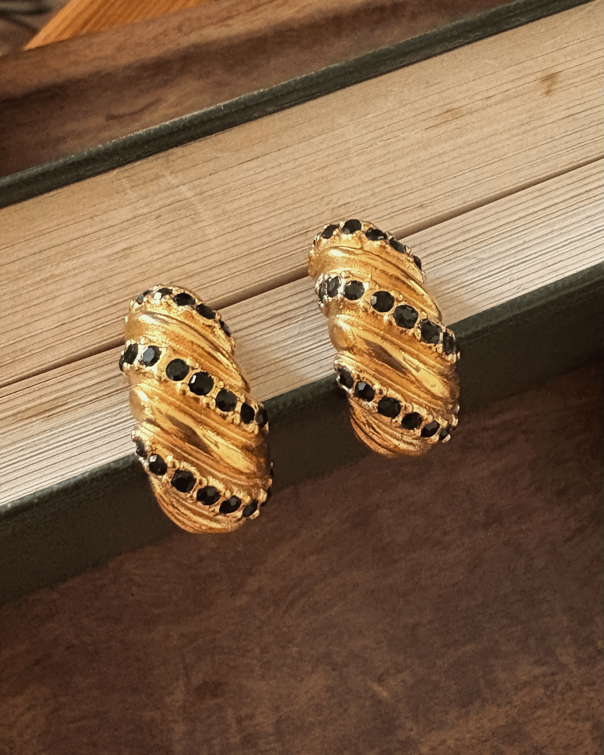HALF OVAL STUD