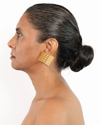 Kitthh Mega Studs Gold