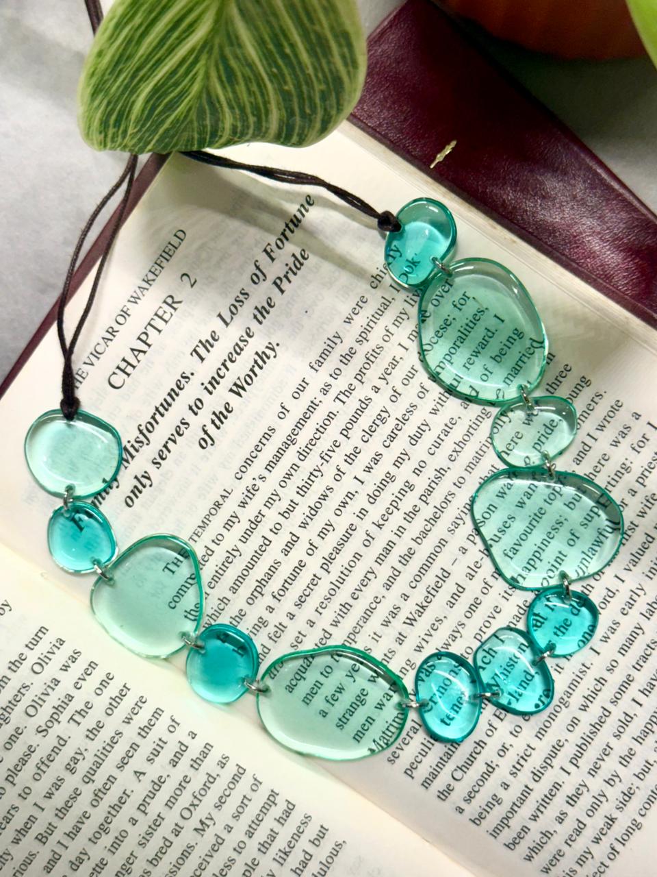PEBBLE MINT NECKLACE