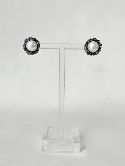 Pearl Cup Studs Meteorite Black