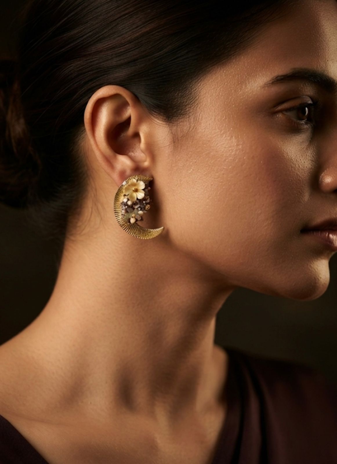 QUARTZ CRESENT EARRING