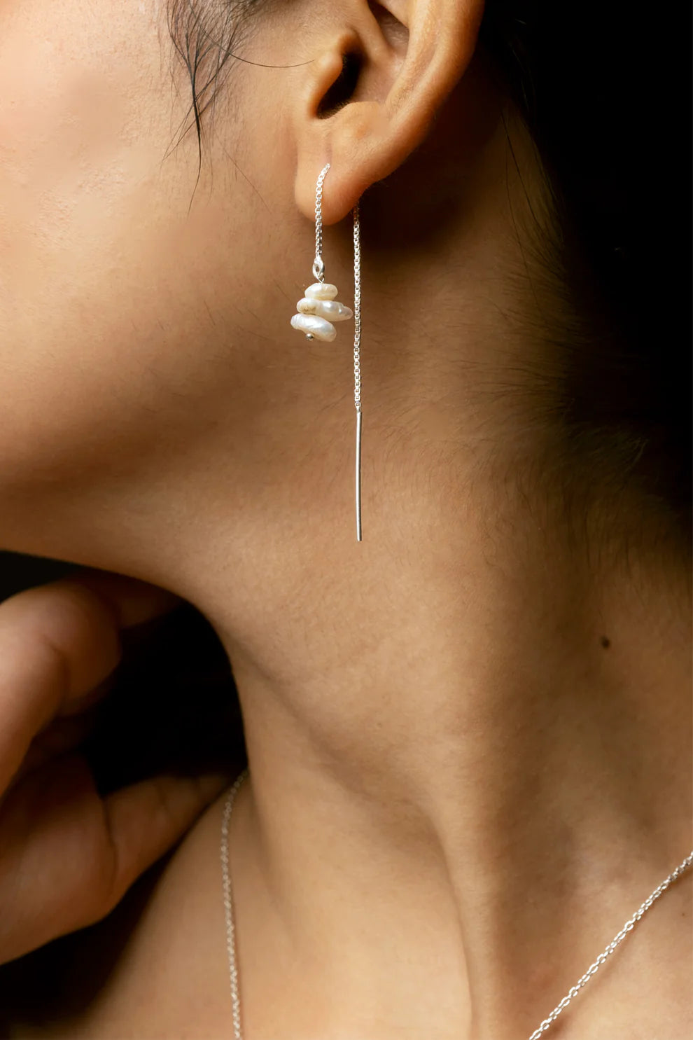 Raya Chip Pearl Sui Dhaga Earrings