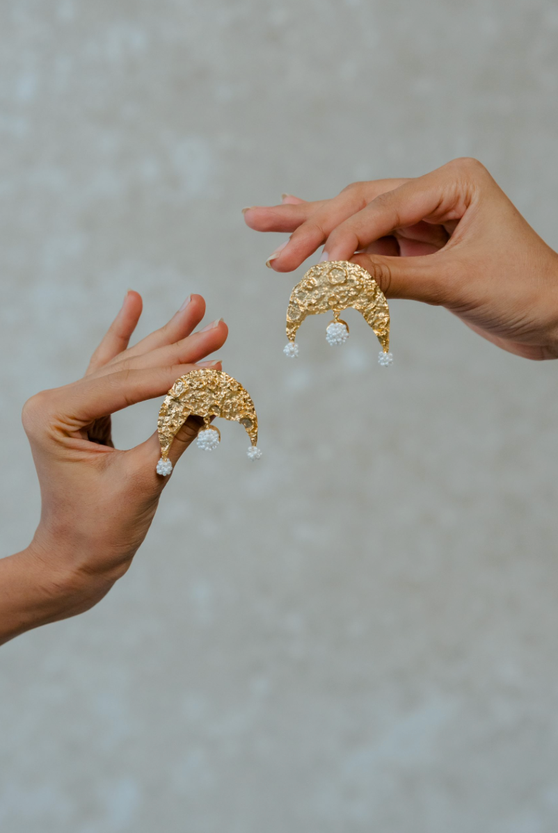 SHWET GOLDEN EARRINGS