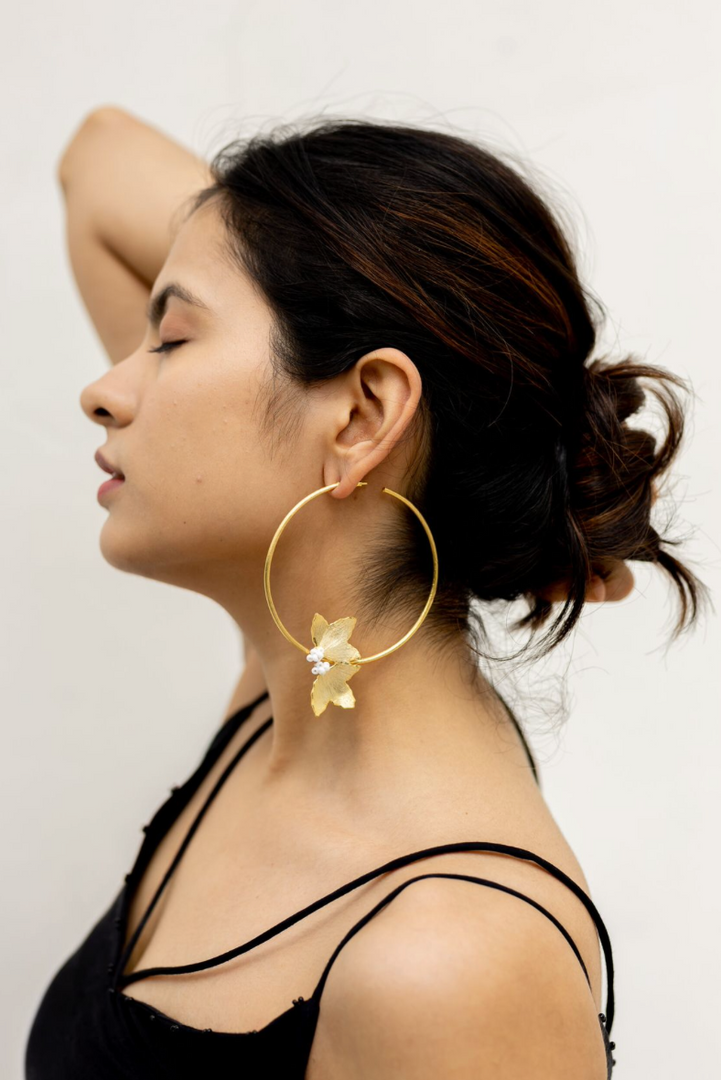 TWO PETAL HOOPS GOLDEN EARRINGS