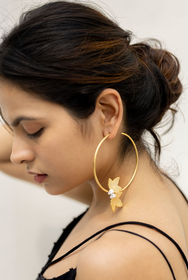 TWO PETAL HOOPS GOLDEN EARRINGS