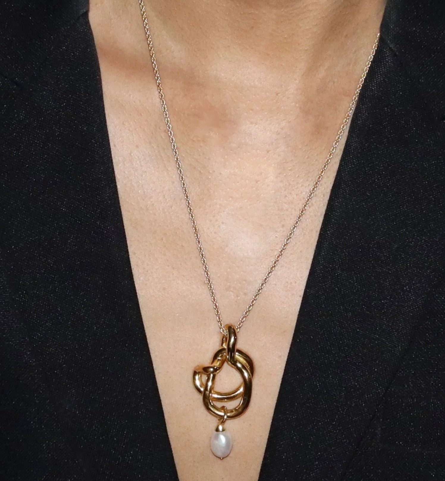 STATEMENT PENDANT NECKLACE