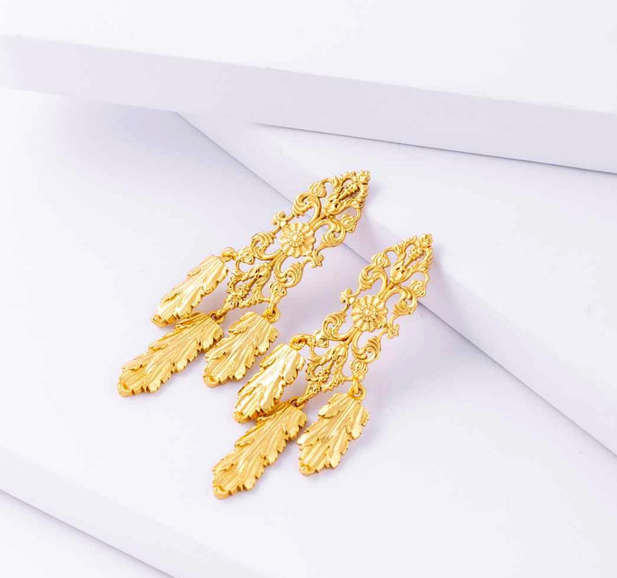 BELLA FLORAL EARRINGS