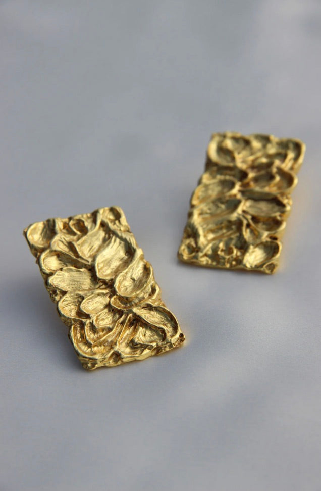 BRUSH STROKE STUDS - GOLD