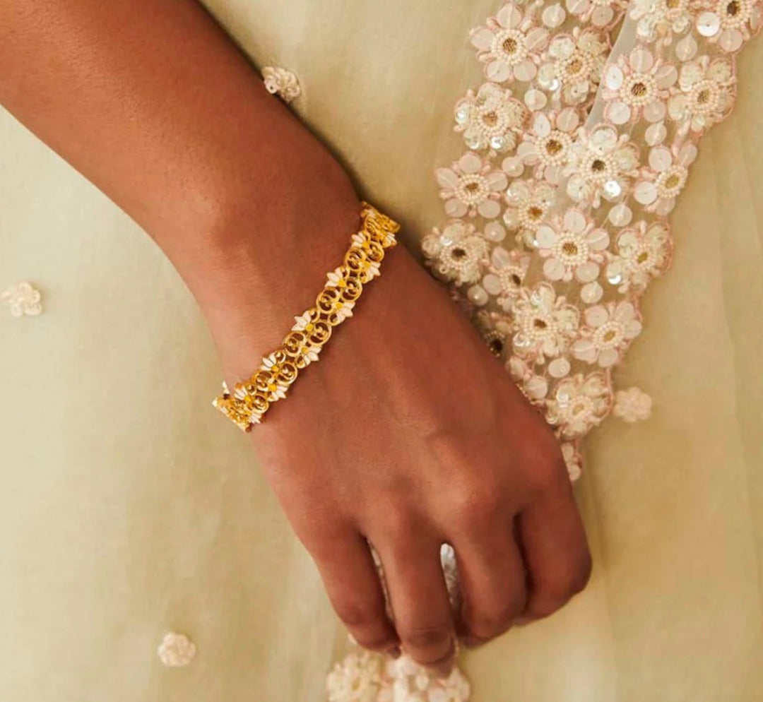 BLOOMING TALES LOTUS BANGLE IN WHITE  ENAMEL