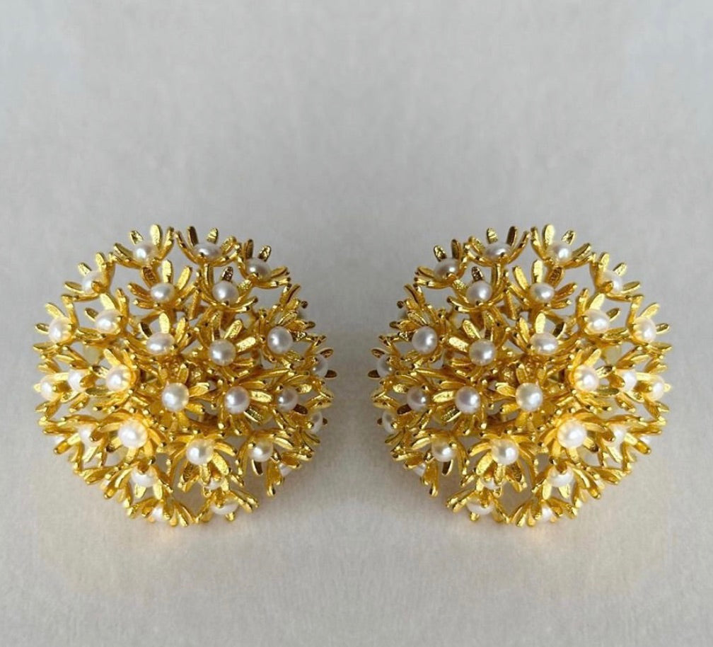 SUNSHINE MINI GOLD STUDS WITH PEARLS