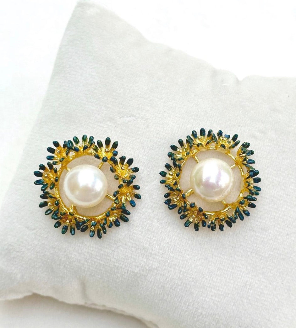 BLOOMING WREATH PEARL STUDS WITH BLUE ENAMEL