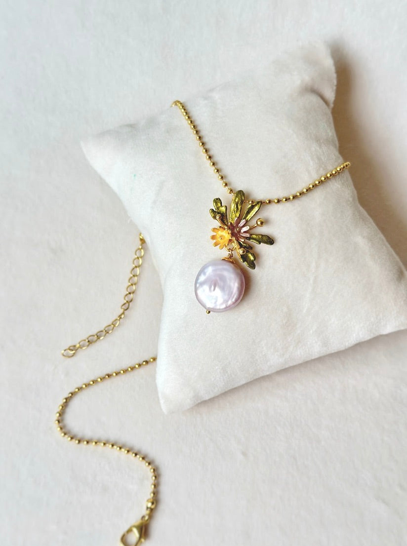 FLOWER BURST PENDANT WITH CHAIN