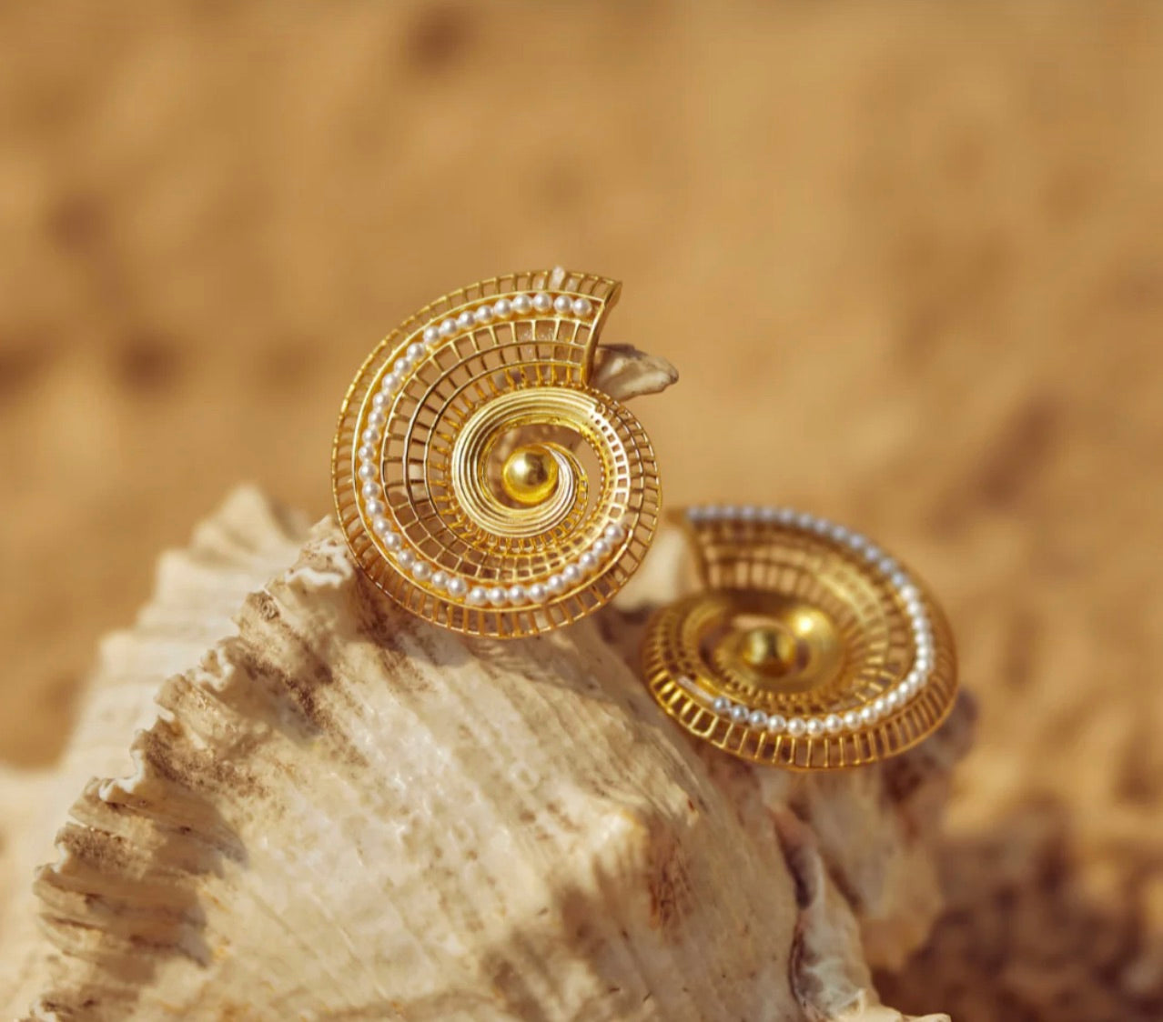 WHIRL STUDS
