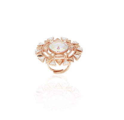 BLOOMING DAISY: ROUND, BLOOMING AND MYSTICAL COCKTAIL RING