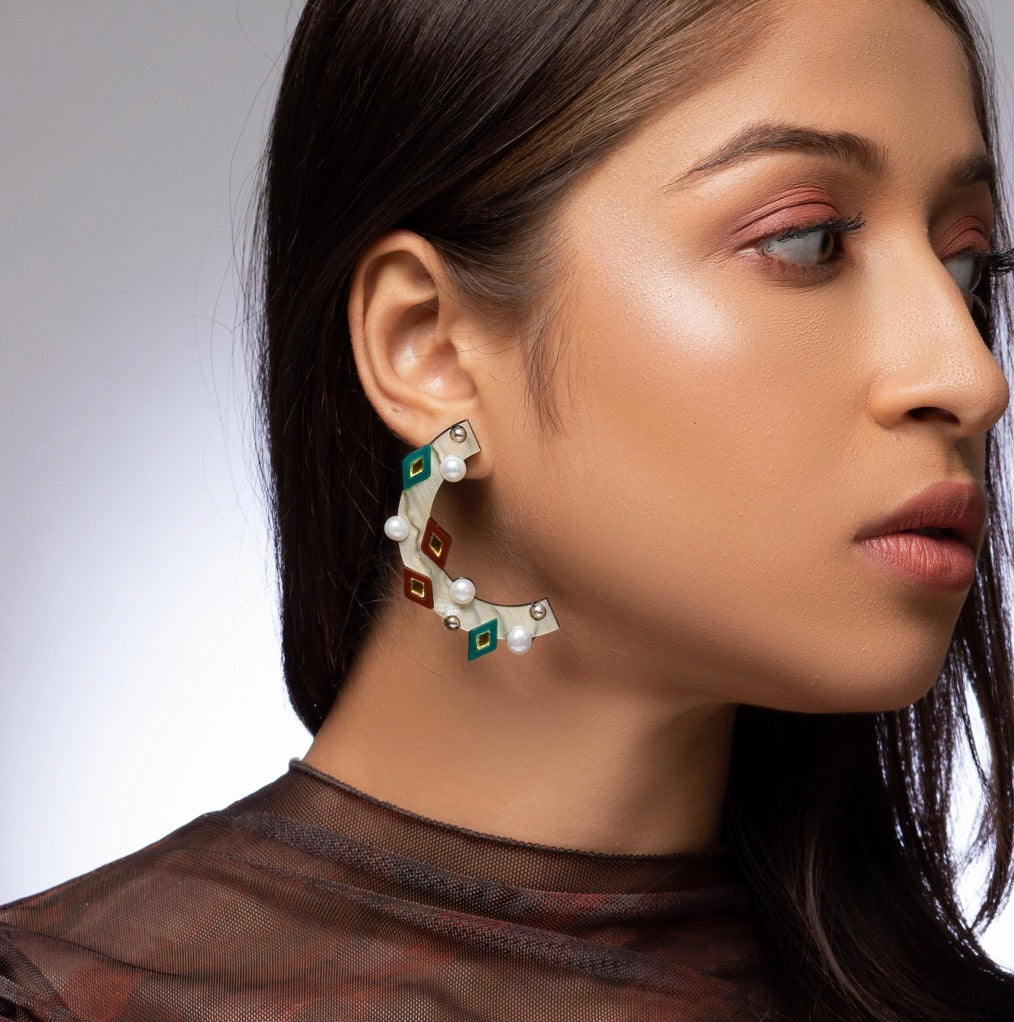 THE INTARSIA EARWEAR