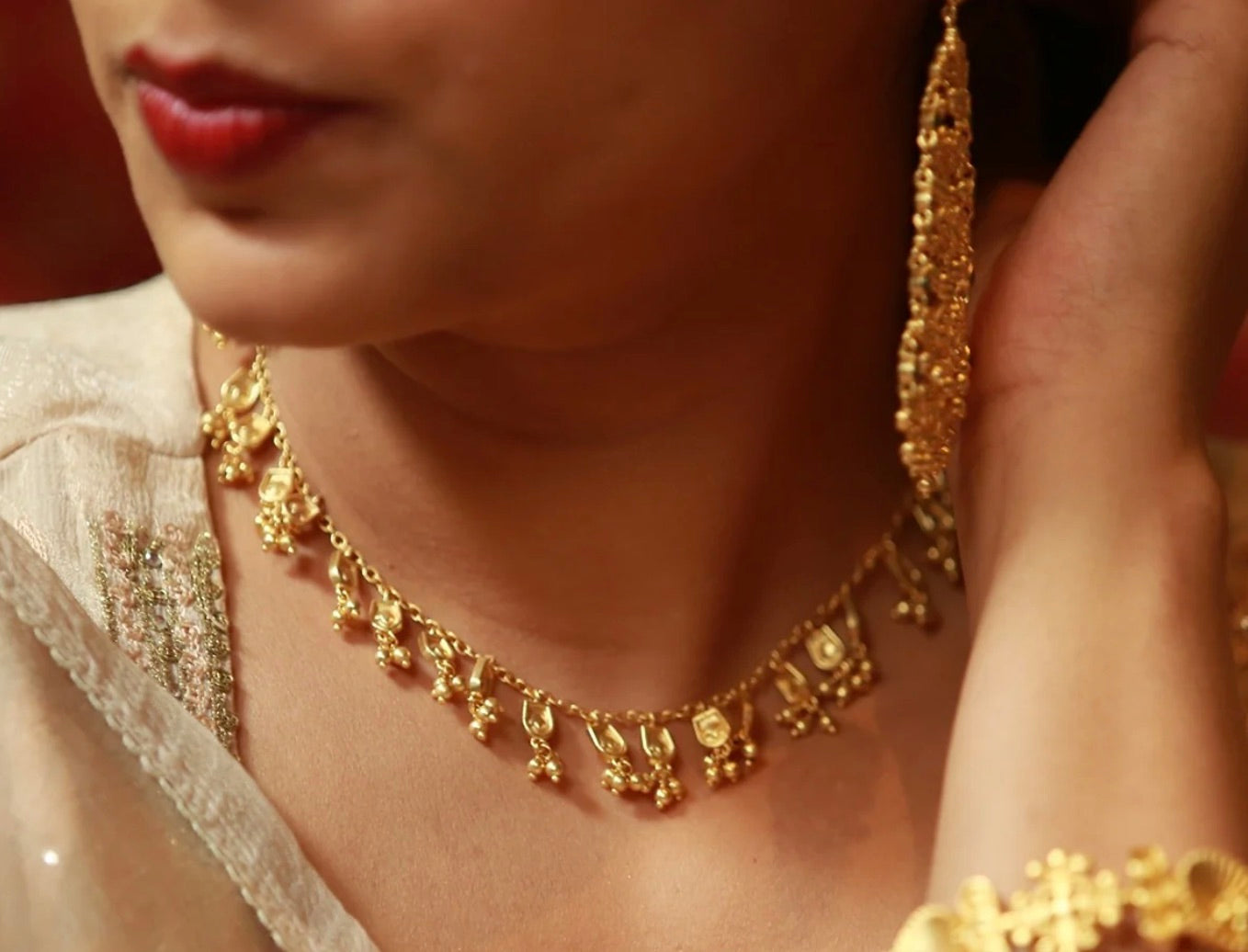 SACRED SPLENDOUR NECKLACE