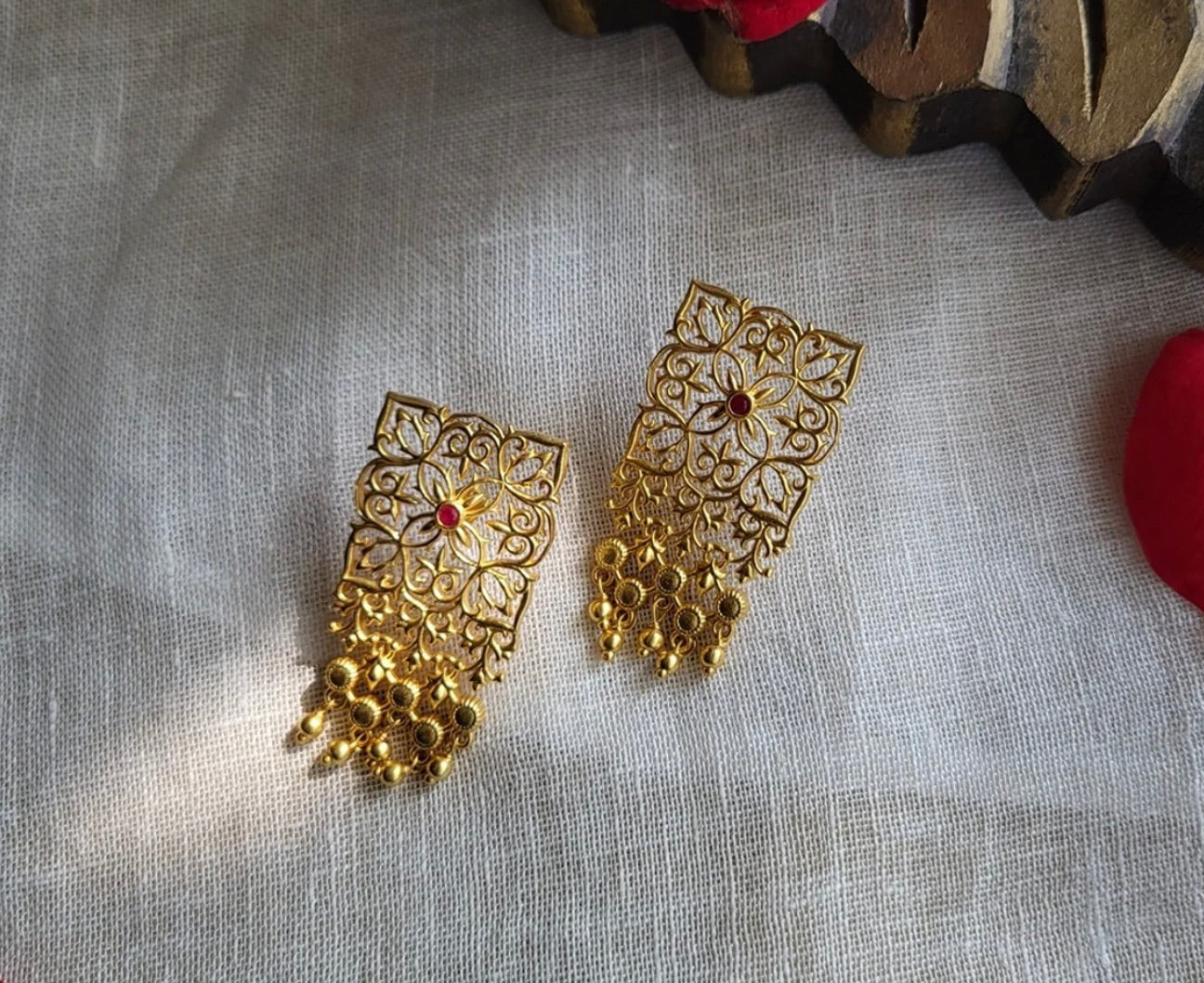 ETRNAL ENIGMA STUD EARRINGS