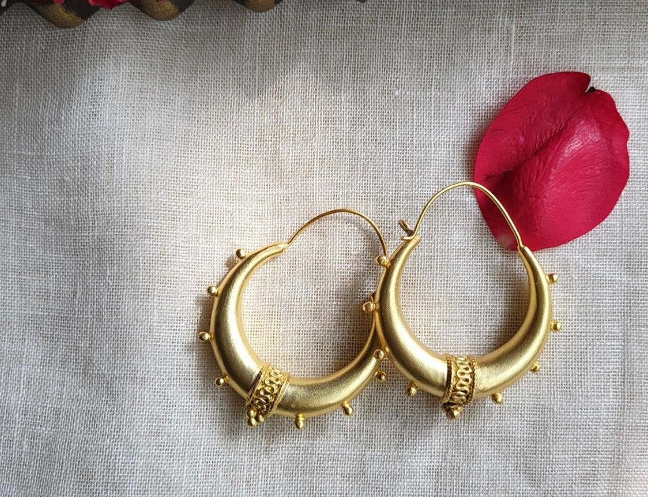 CLASSIC GRACE HOOPS