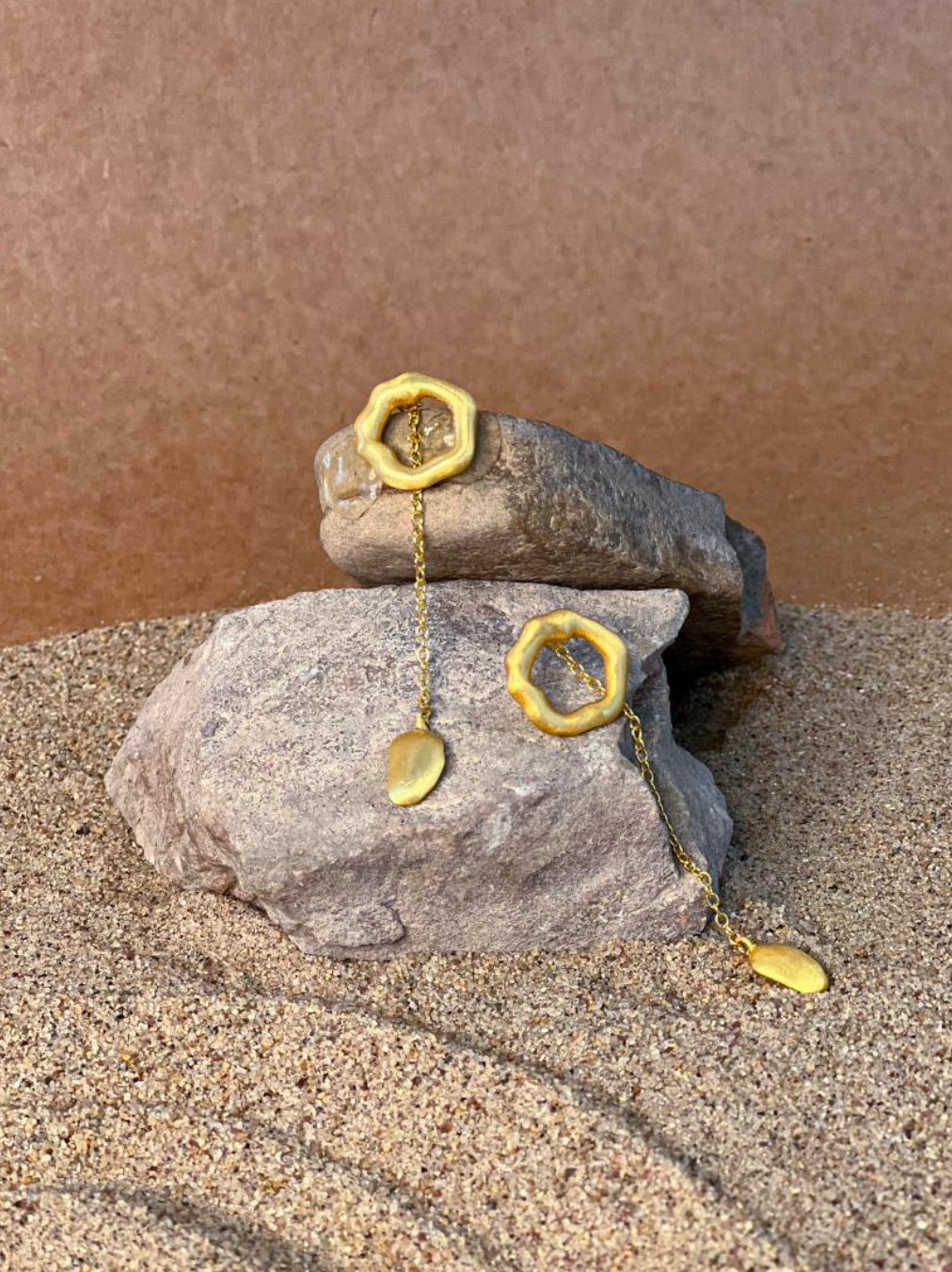 NACRE DROP EARRINGS