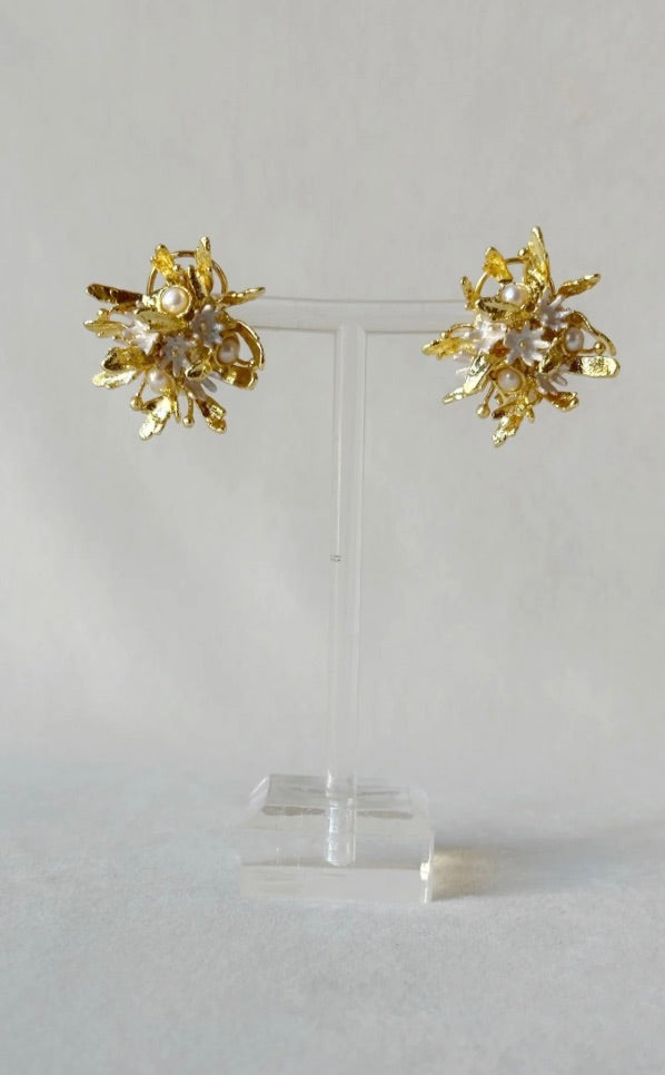 WILD FLOWER BOUQUET STUDS - SNOWY WHITE