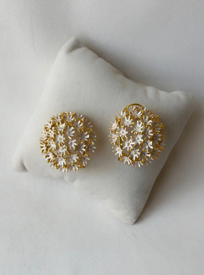 SPRINGTIME PEARL STUDS - GOLD