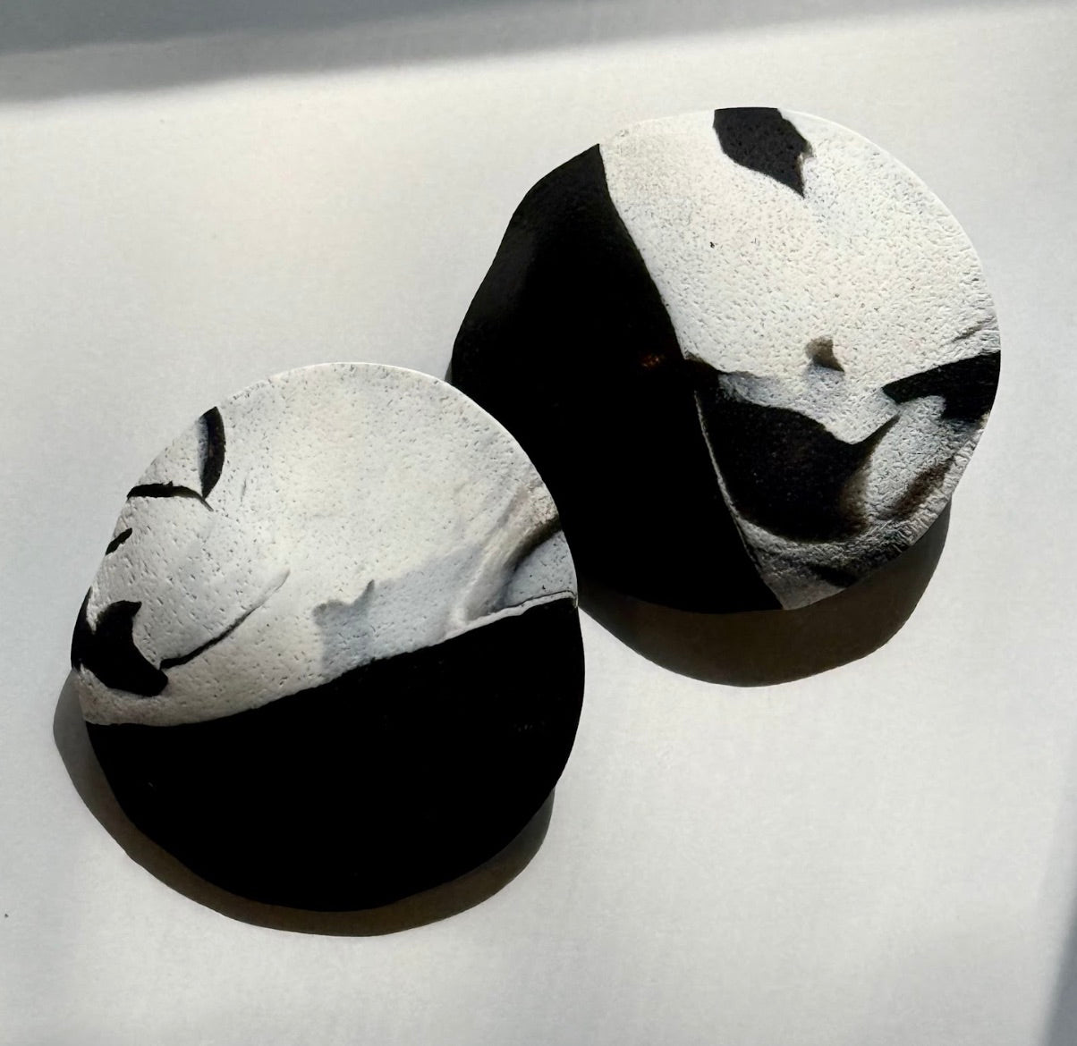SCULPTURAL STUDS (BLACK AND WHITE MARBLED)