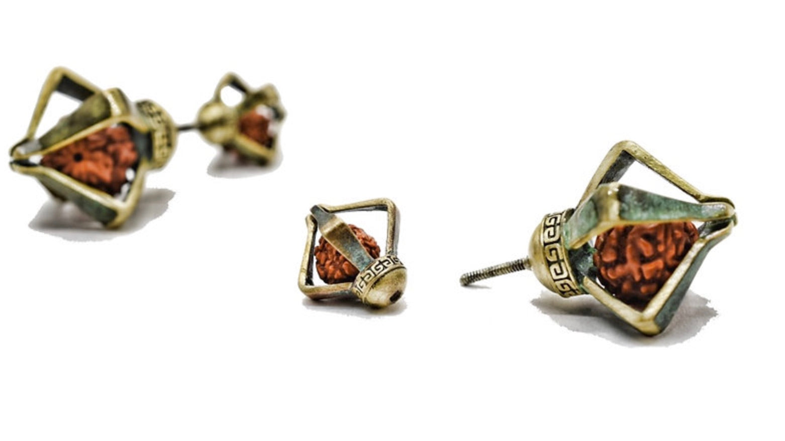 MANAVA STUDS