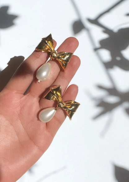 The Bow Pearl Earrings