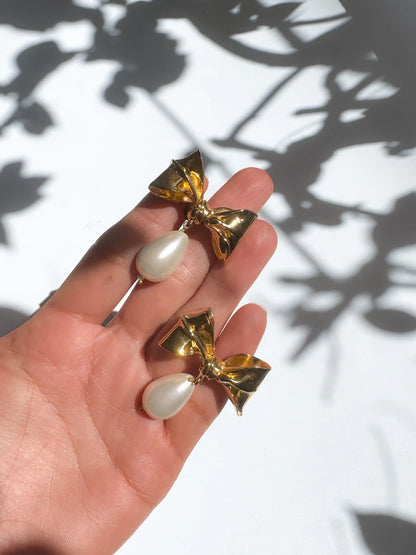 The Bow Pearl Earrings