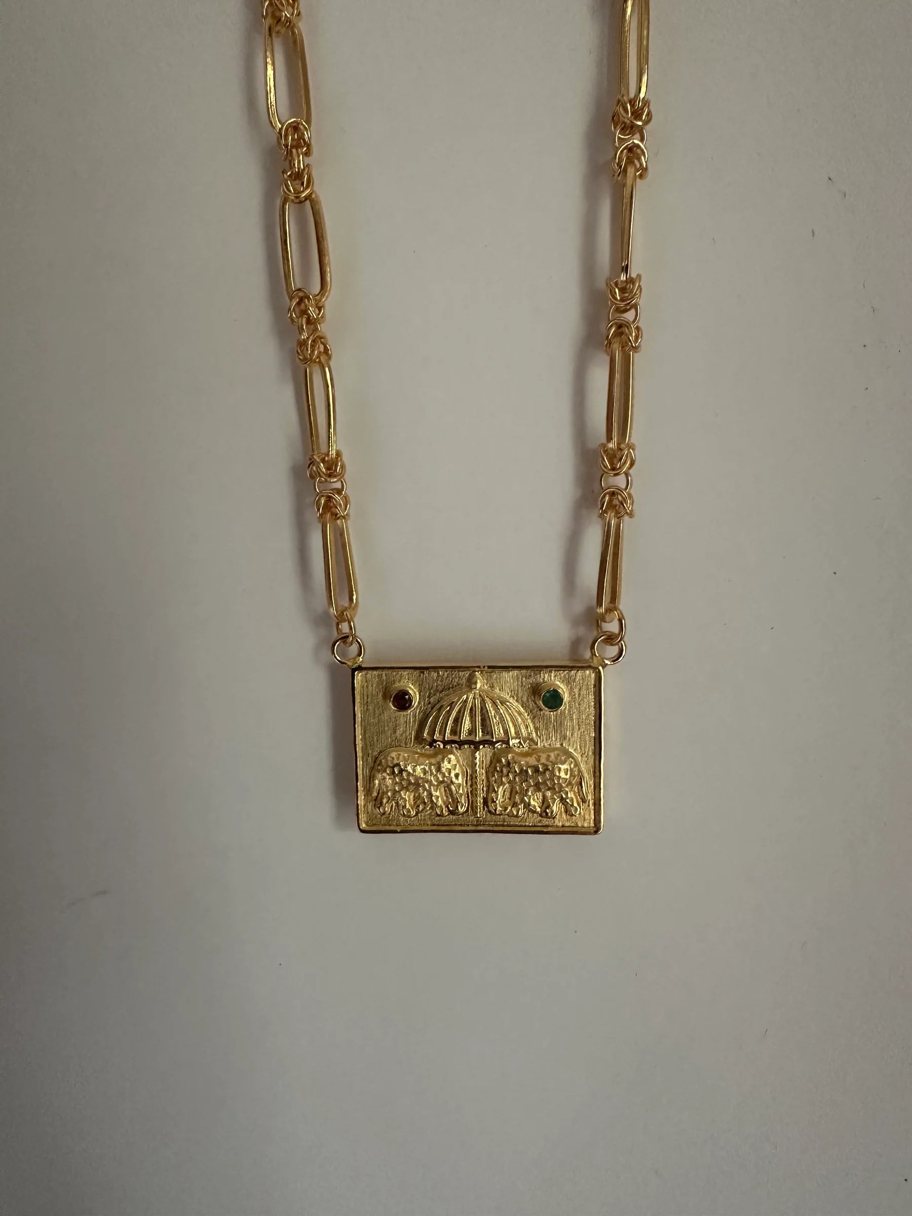 Umbrella court necklace